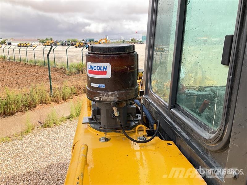 Komatsu D155AX-6 Crawler dozers