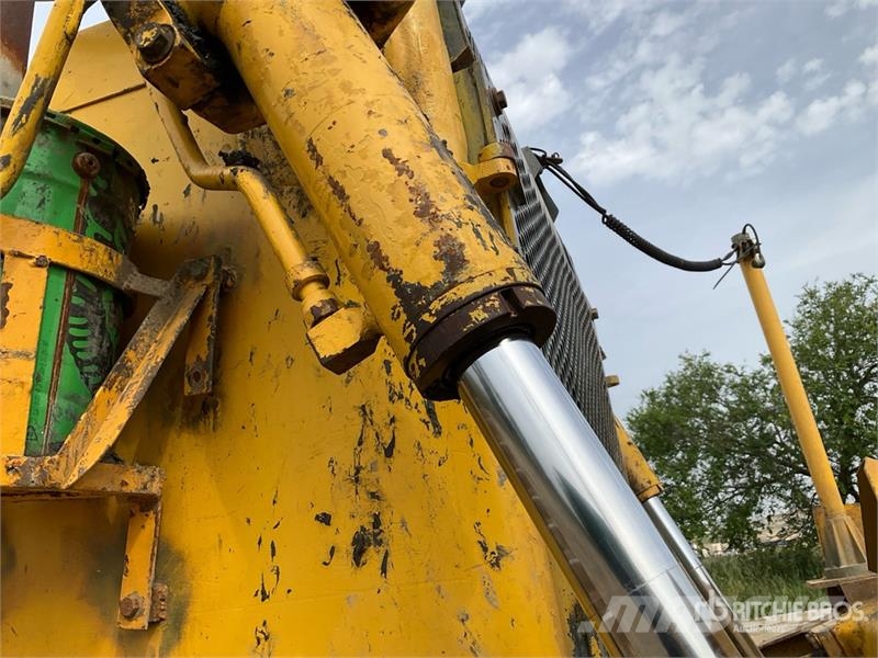 Komatsu D155AX-6 Crawler dozers