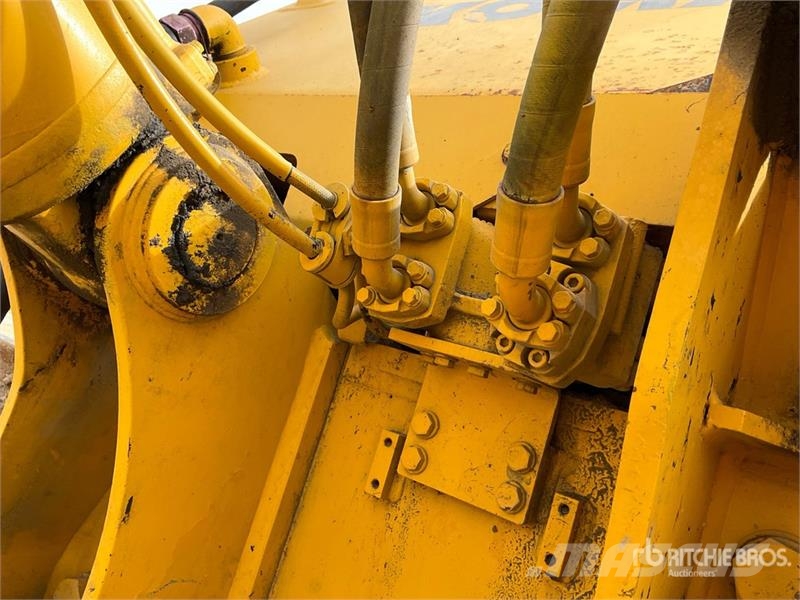 Komatsu D155AX-6 Crawler dozers