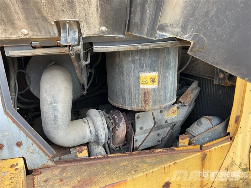 Komatsu D275AX-5 lánctalpas dózerek