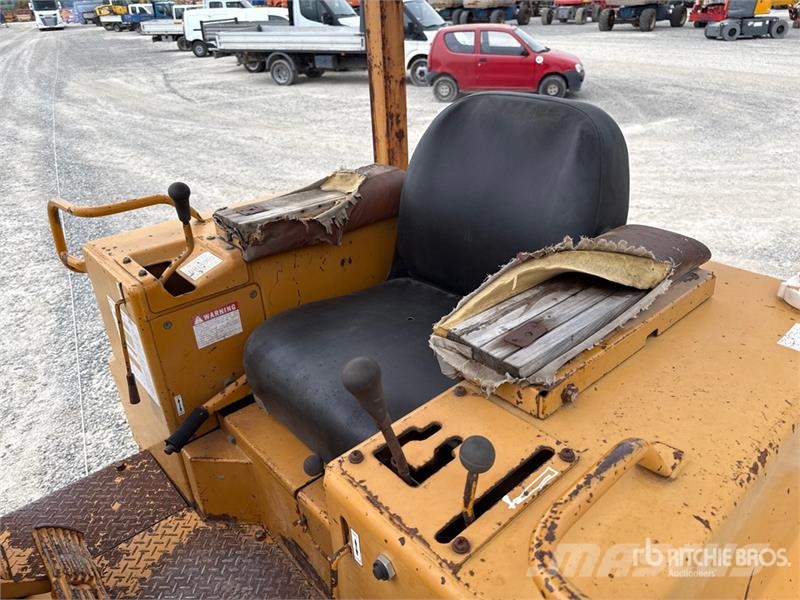 Komatsu D31S-16 Crawler Loader Nakladalci goseničarji
