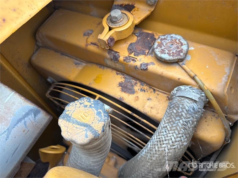 Komatsu D31S-16 Crawler Loader Nakladalci goseničarji