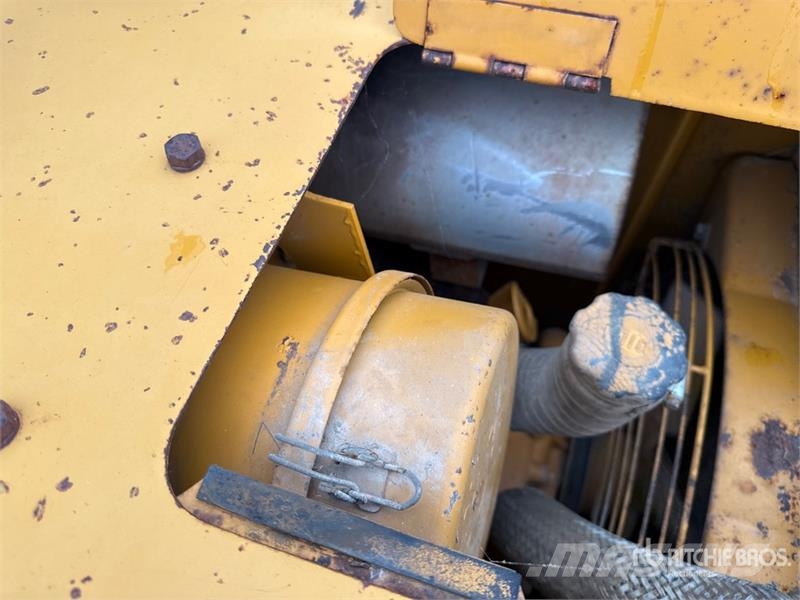 Komatsu D31S-16 Crawler Loader Nakladalci goseničarji
