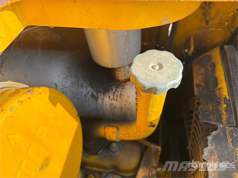 Komatsu D41P-3 Crawler Dozer Гусеничные бульдозеры