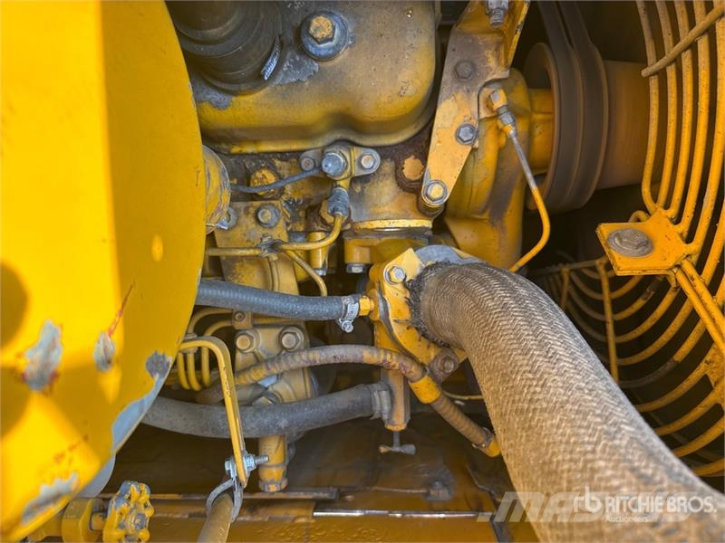 Komatsu D41P-3 Crawler Dozer Гусеничные бульдозеры