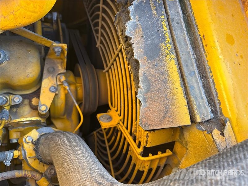 Komatsu D41P-3 Crawler Dozer Гусеничные бульдозеры