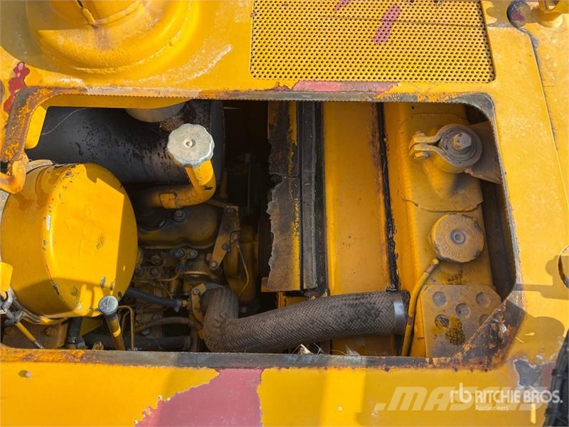 Komatsu D41P-3 Crawler Dozer Гусеничные бульдозеры