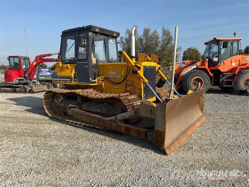 Komatsu D41P-3 Crawler Dozer Гусеничные бульдозеры