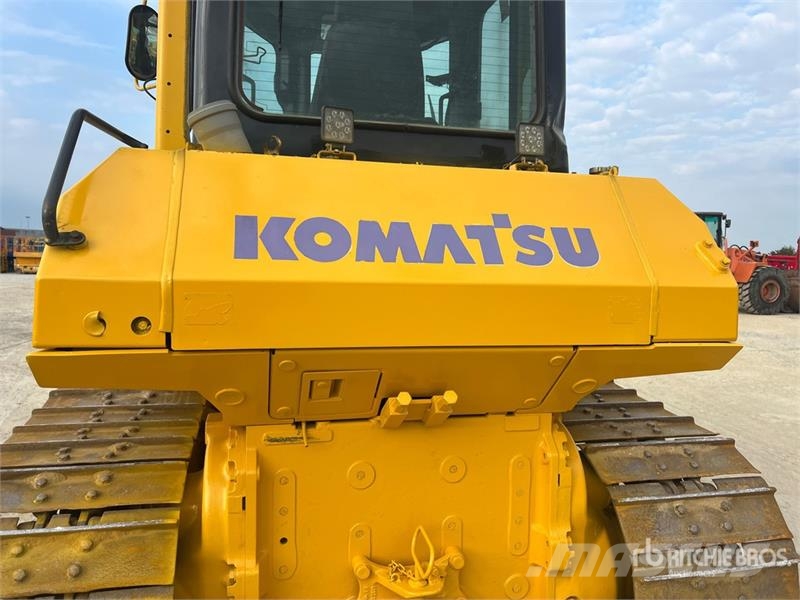 Komatsu D61EX-15 lánctalpas dózerek