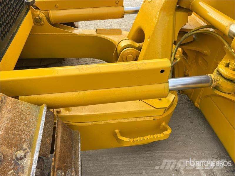 Komatsu D61EX-15 lánctalpas dózerek