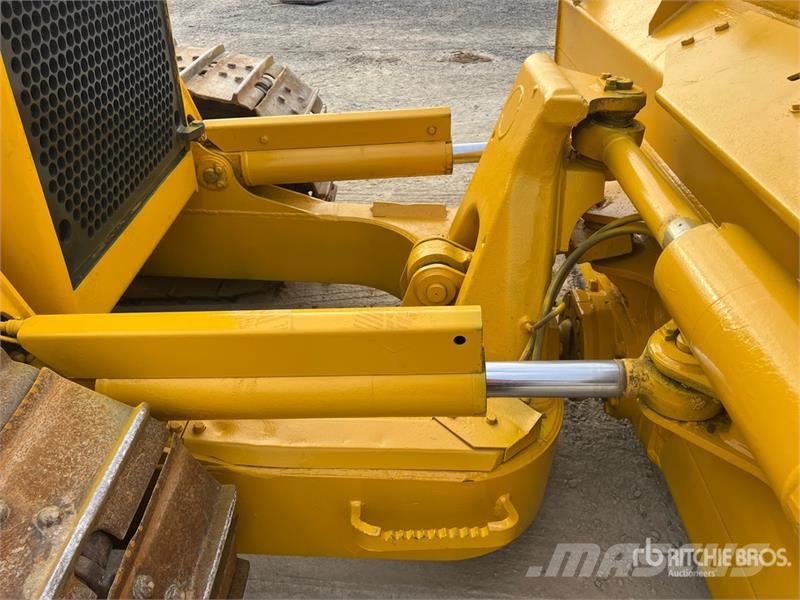 Komatsu D61EX-15 lánctalpas dózerek