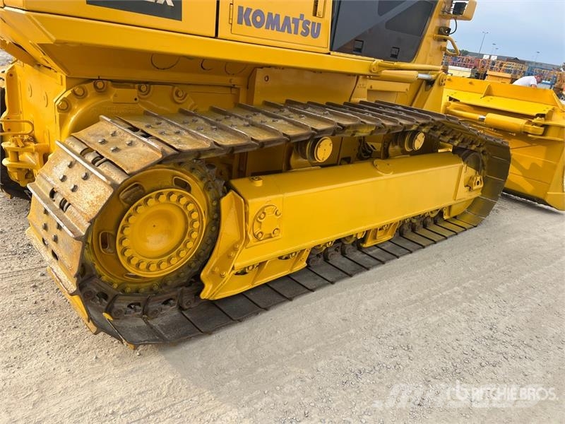 Komatsu D61EX-15 lánctalpas dózerek