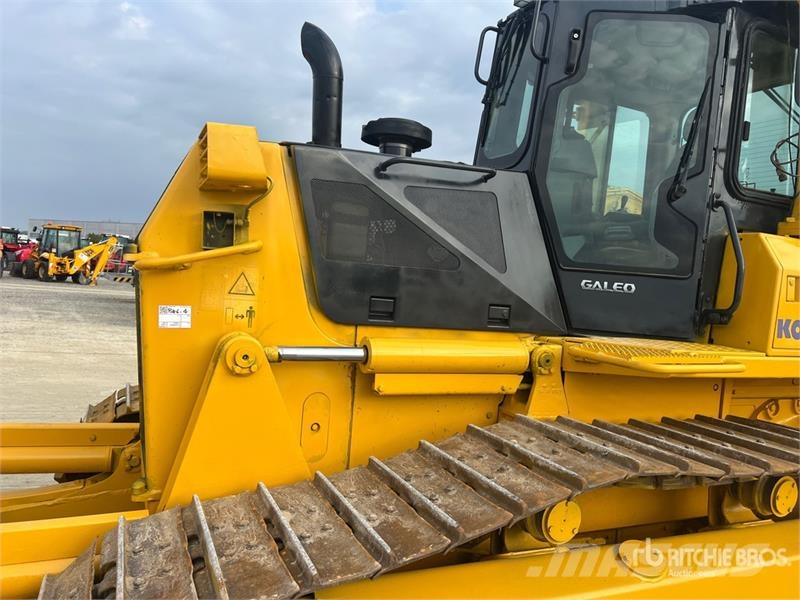 Komatsu D61EX-15 lánctalpas dózerek