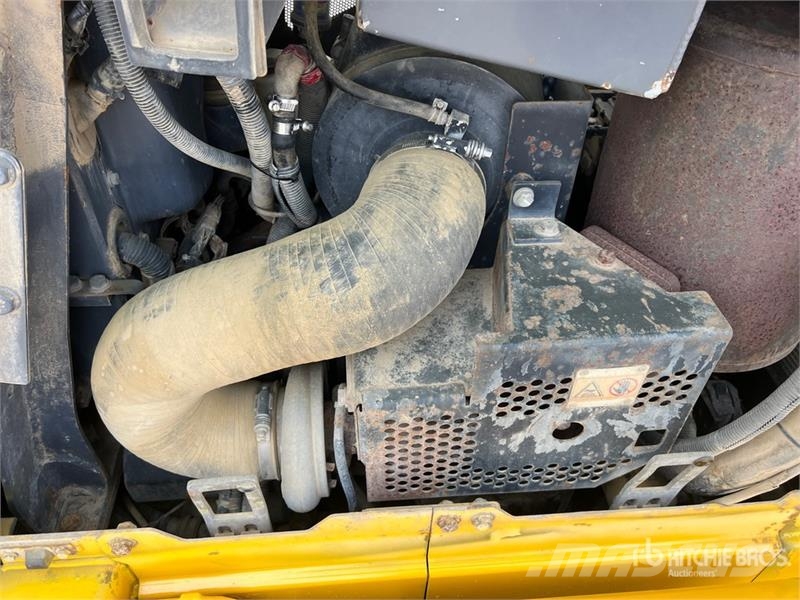 Komatsu D61EX-15 lánctalpas dózerek