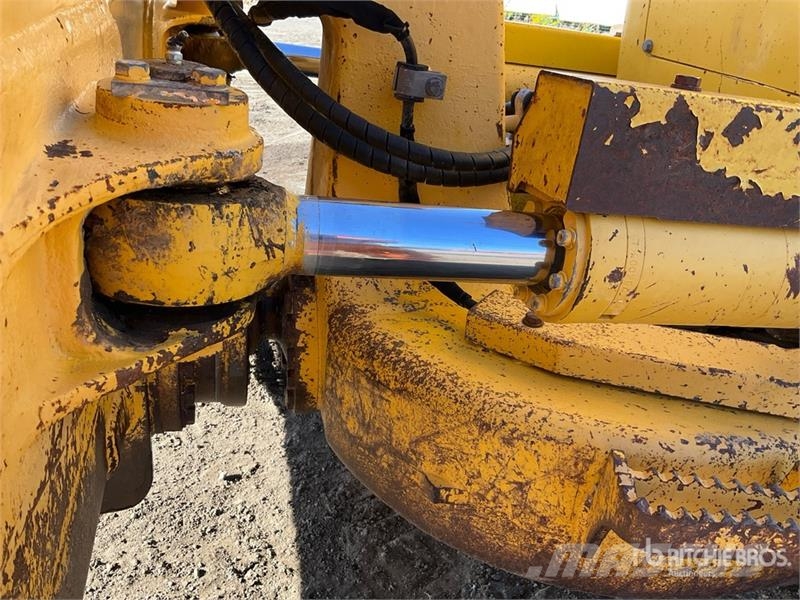 Komatsu D61EXI-24 Crawler Dozer Bulldozer