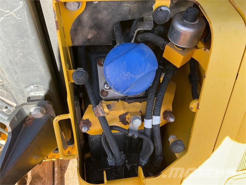 Komatsu D61EXI-24 Crawler Dozer Bulldozer