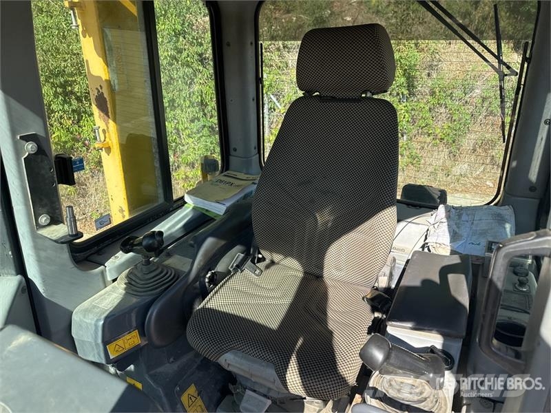 Komatsu D61PX-15E0 履带式推土机