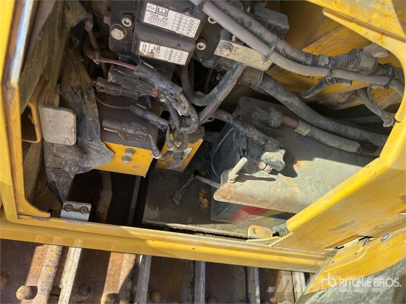 Komatsu D61PX-15E0 履带式推土机