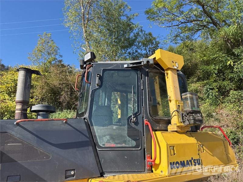Komatsu D61PX-15E0 履带式推土机