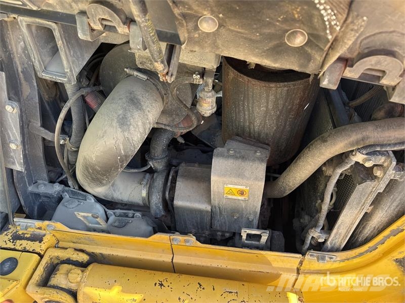 Komatsu D61PX-15E0 履带式推土机