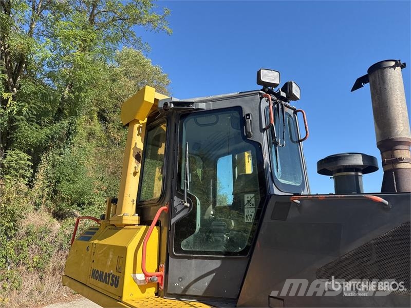 Komatsu D61PX-15E0 履带式推土机