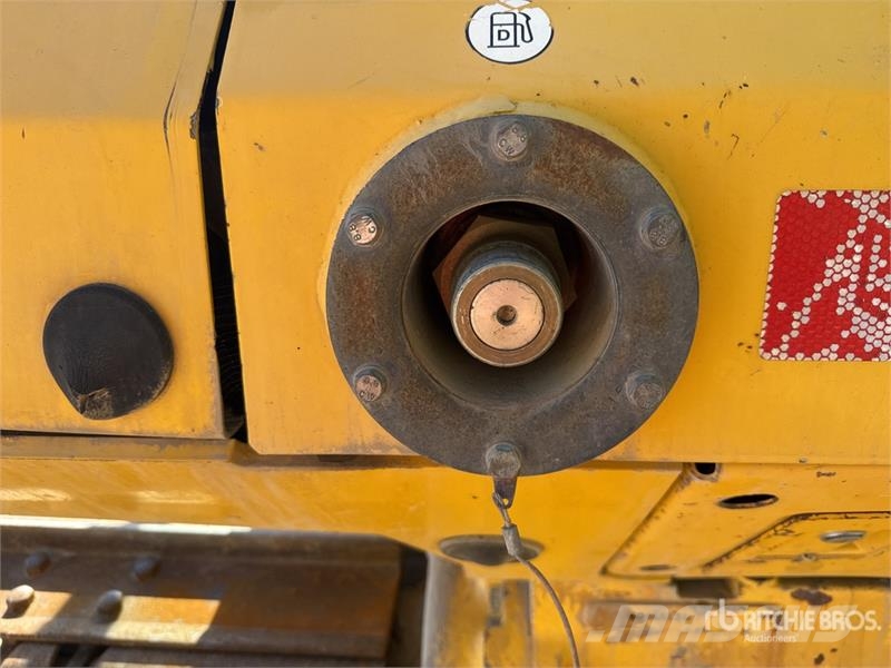 Komatsu D61PX-15E0 履带式推土机