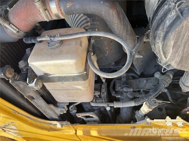 Komatsu D61PX-15E0 履带式推土机
