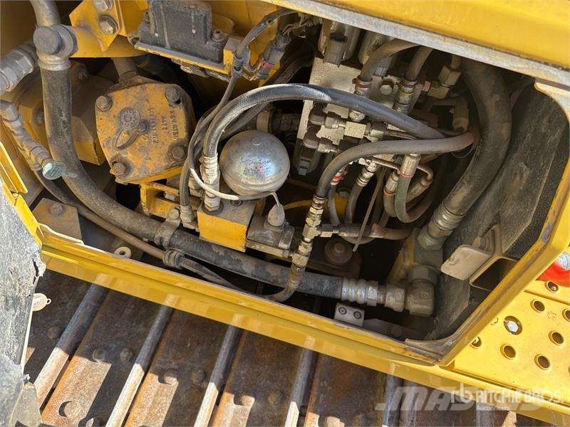 Komatsu D61PX-15E0 履带式推土机