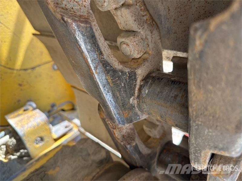 Komatsu D61PX-15E0 履带式推土机