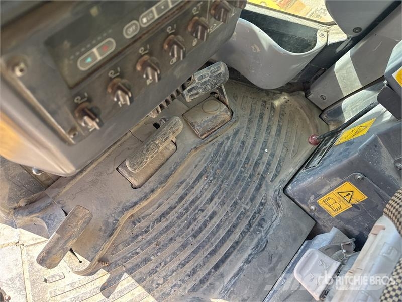 Komatsu D61PX-15E0 履带式推土机