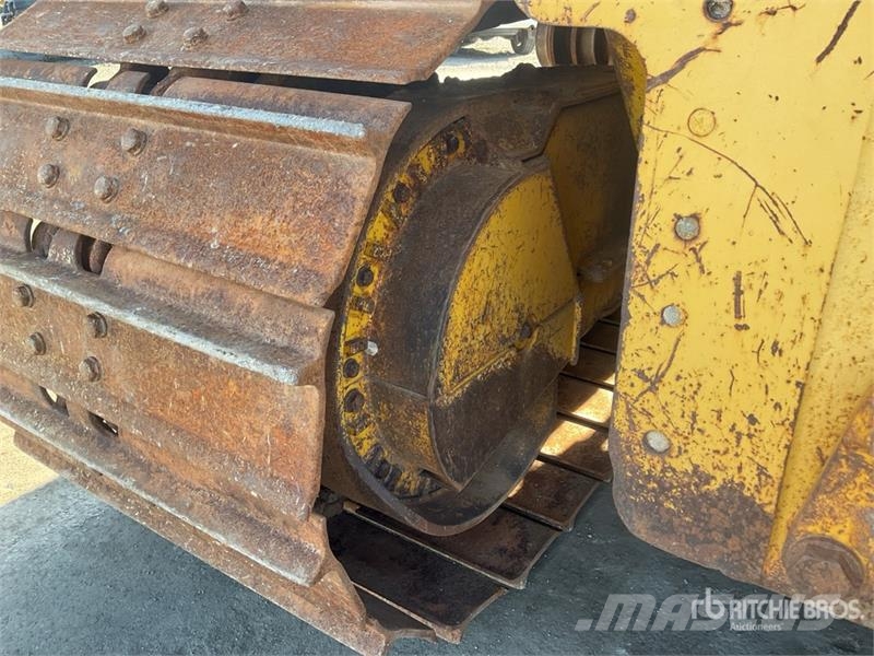 Komatsu D61PX-23 Гусеничные бульдозеры