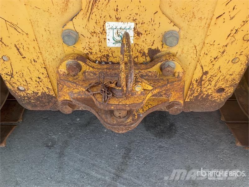 Komatsu D61PX-23 Гусеничные бульдозеры