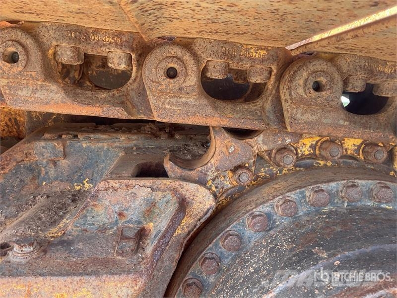 Komatsu D61PX-23 Гусеничные бульдозеры