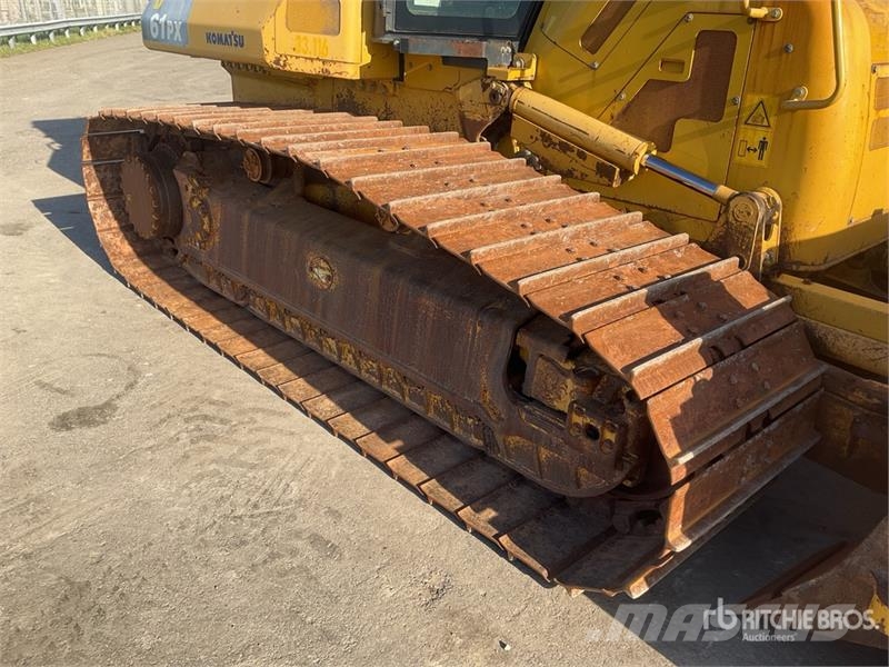 Komatsu D61PX-23 Гусеничные бульдозеры
