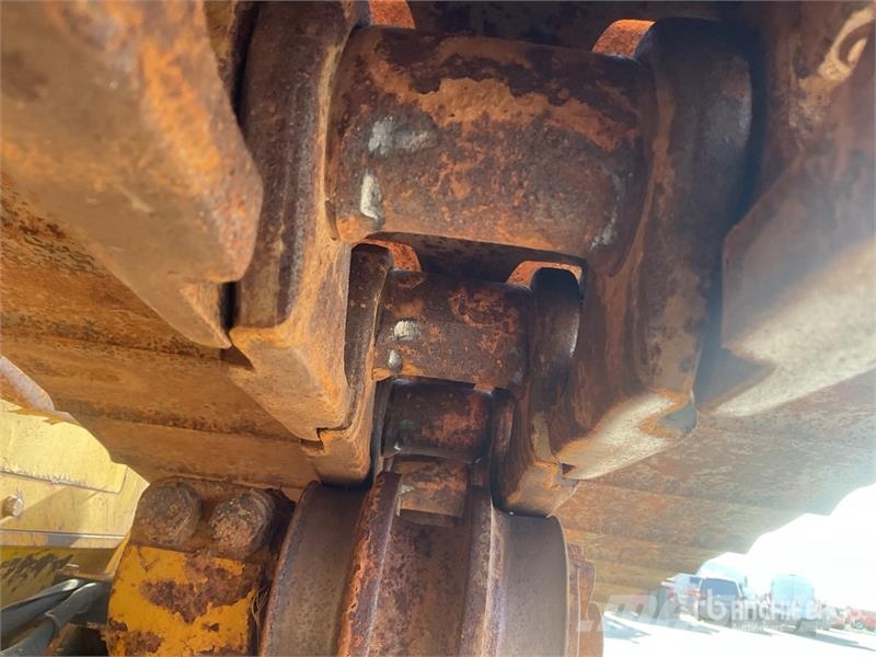 Komatsu D61PX-23 Гусеничные бульдозеры