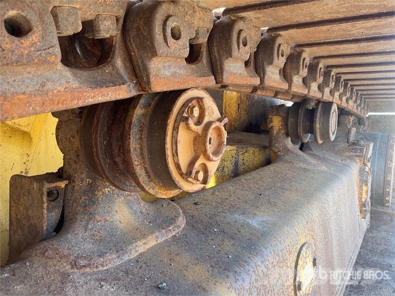 Komatsu D61PX-23 Гусеничные бульдозеры