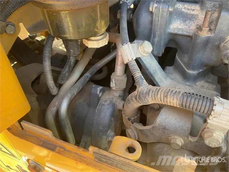 Komatsu D61PX-23 Гусеничные бульдозеры