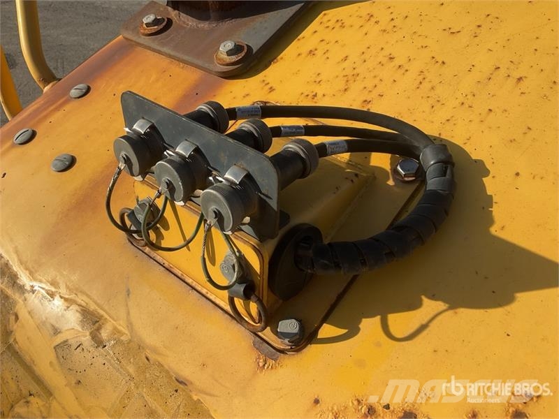 Komatsu D61PX-23 Гусеничные бульдозеры
