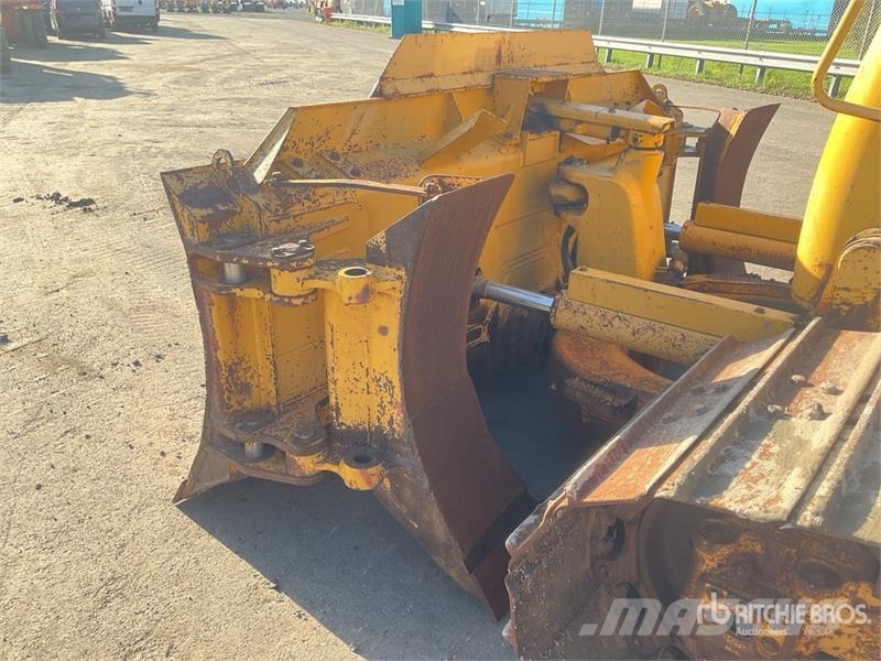 Komatsu D61PX-23 Гусеничные бульдозеры