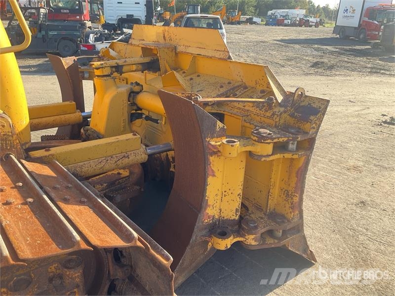 Komatsu D61PX-23 Гусеничные бульдозеры