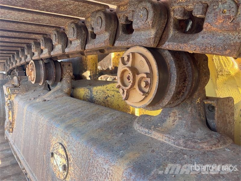 Komatsu D61PX-23 Гусеничные бульдозеры