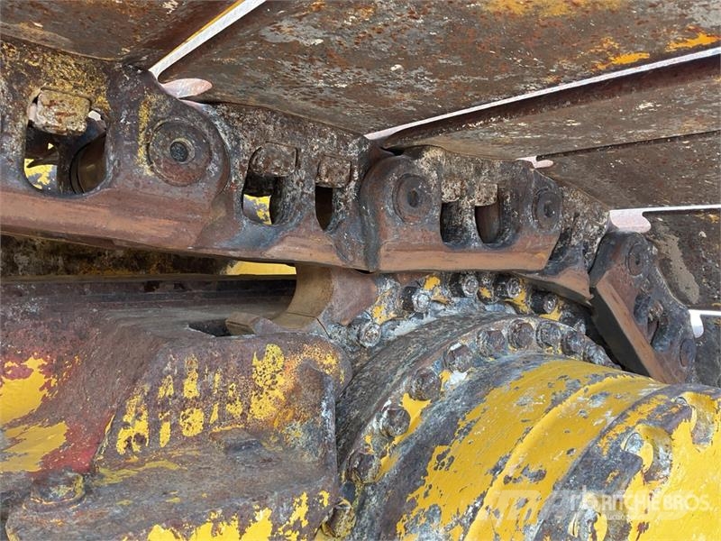Komatsu D61PX-24 Buldožeri guseničari
