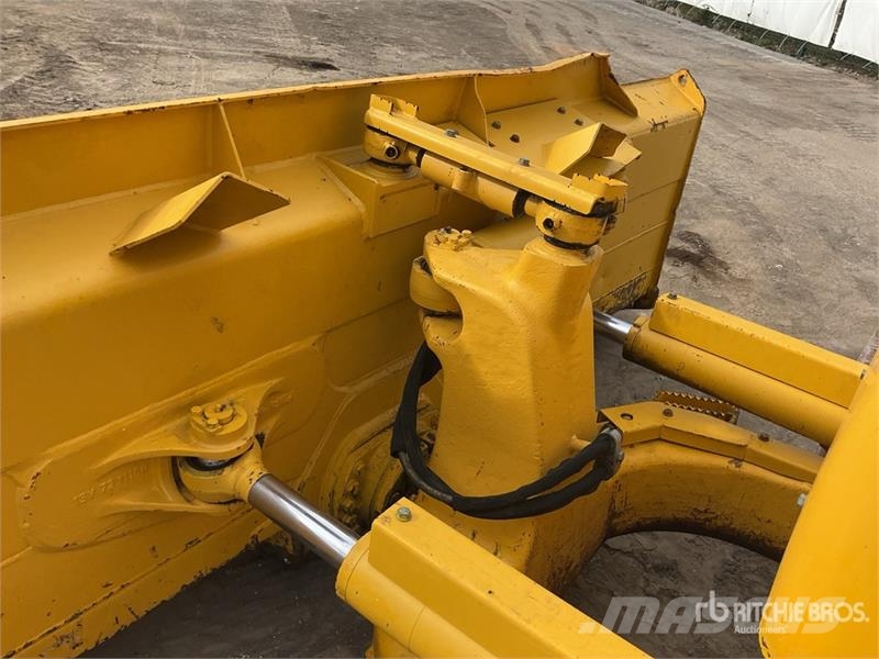 Komatsu D61PX-24 Buldožeri guseničari