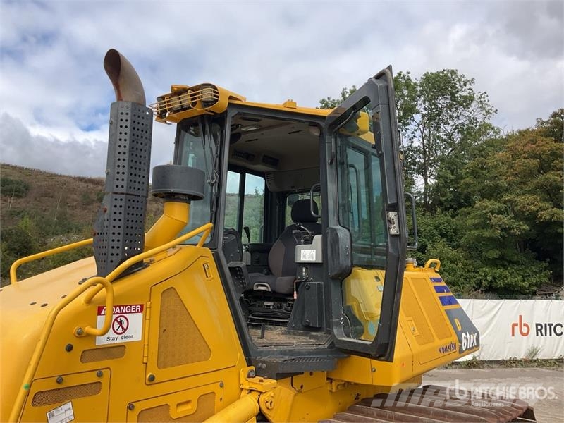 Komatsu D61PX-24 Buldožeri guseničari