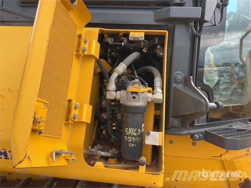 Komatsu D61PX-24 Buldožeri guseničari