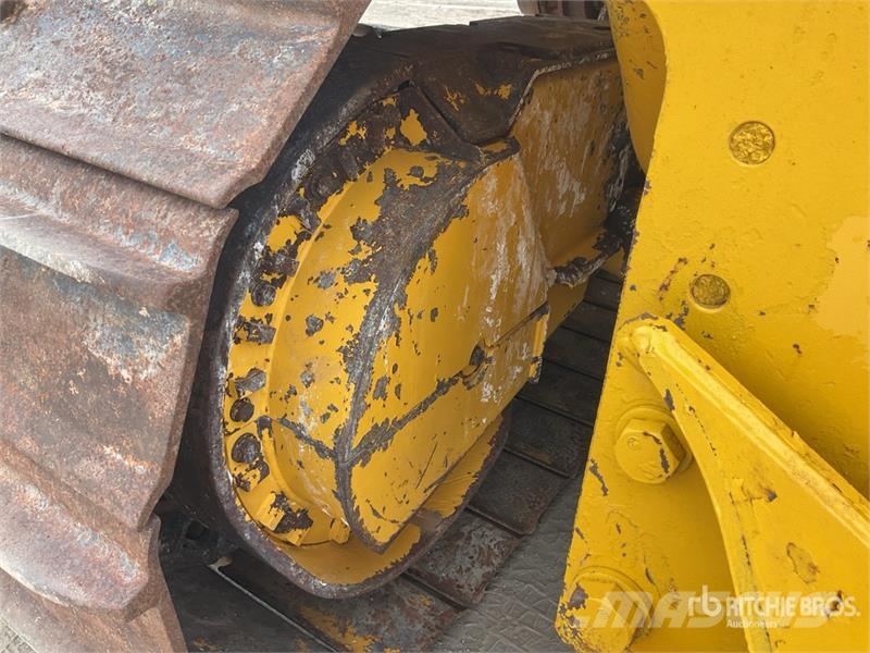 Komatsu D61PX-24 Buldožeri guseničari