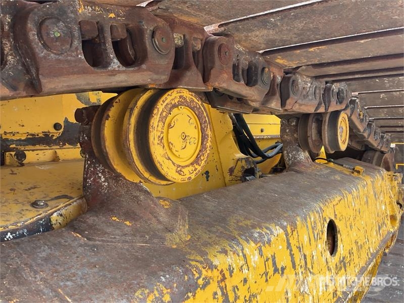 Komatsu D61PX-24 Buldožeri guseničari