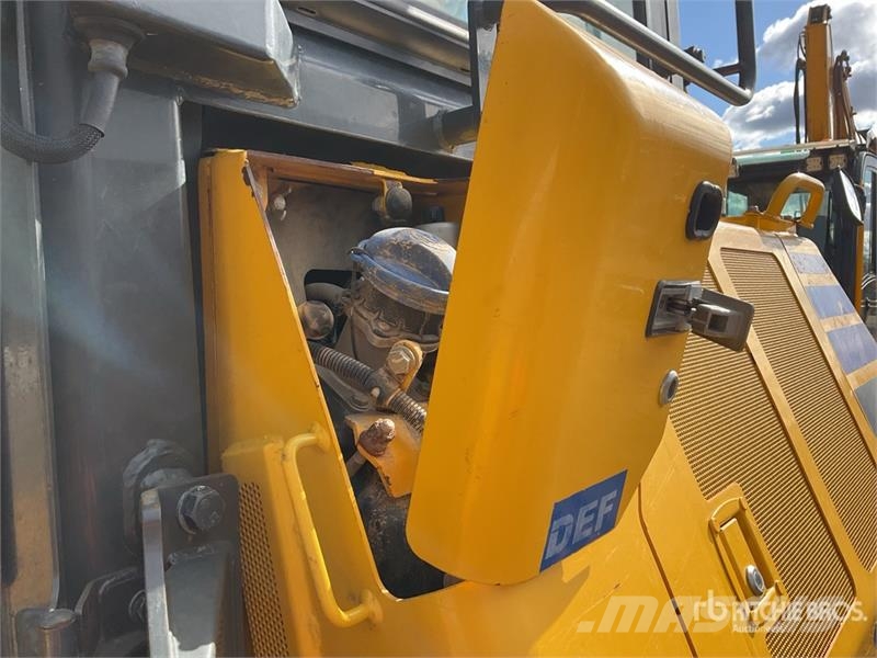 Komatsu D61PX-24 Buldožeri guseničari