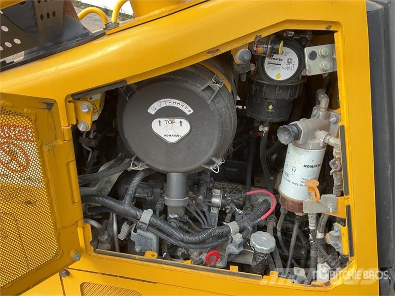 Komatsu D61PX-24 Buldožeri guseničari