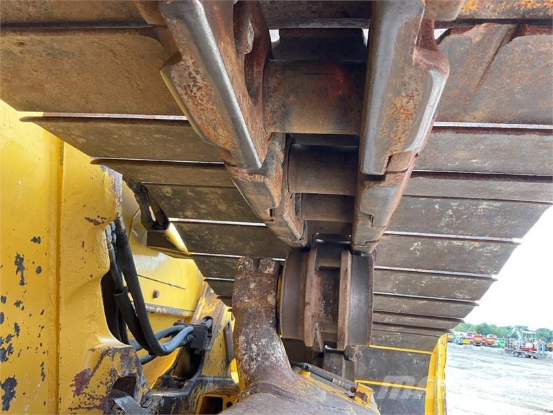 Komatsu D61PX-24 Buldožeri guseničari